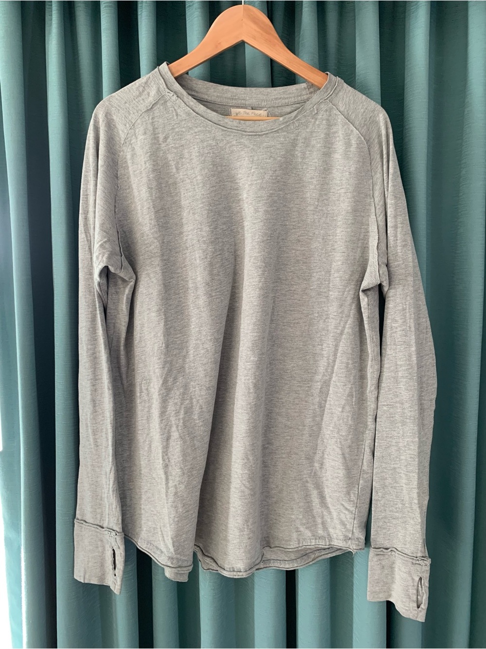 Free People We The Free Heather Gray Raglan Long Sleeve Top with Thumbholes - M